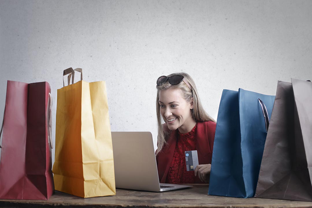 Ecommerce package graphic